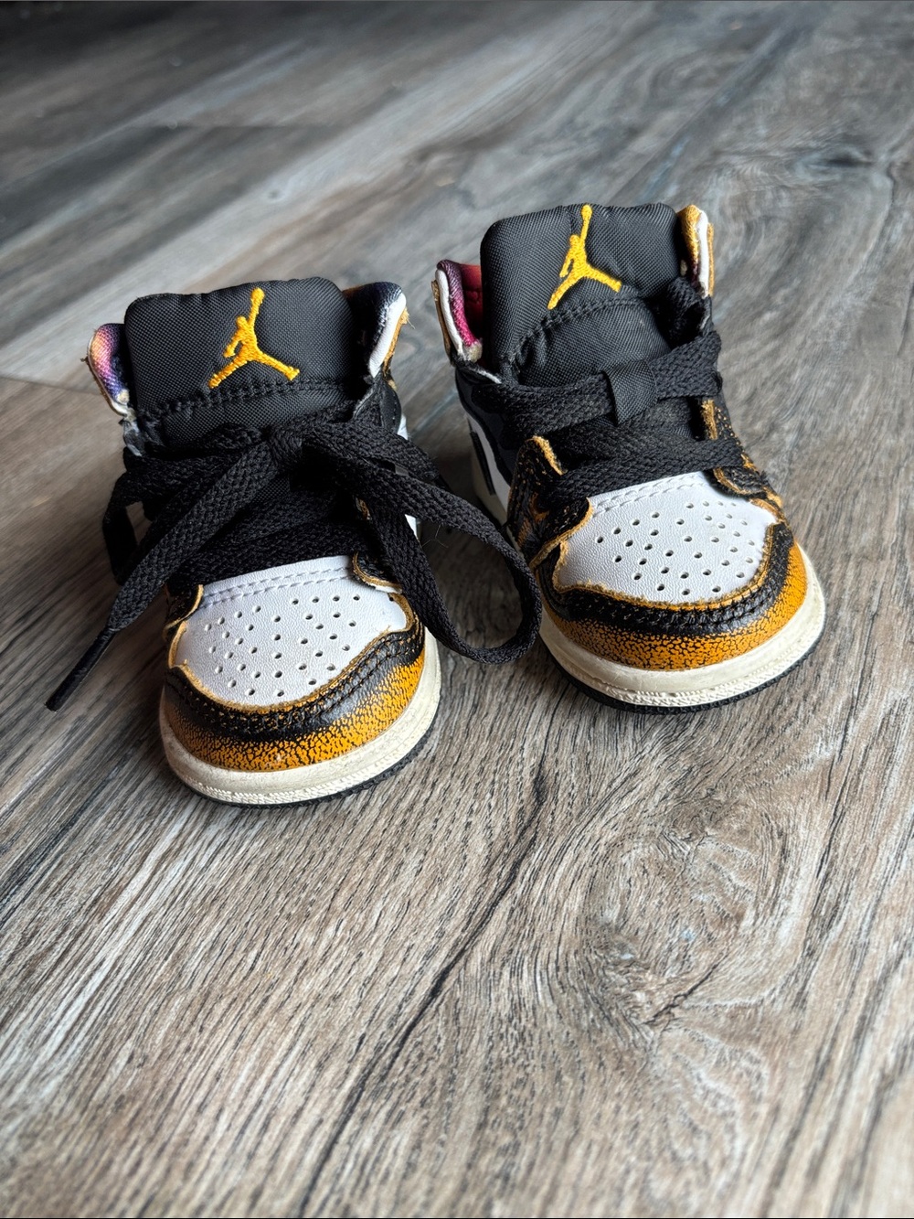 Air Jordan 1 Mid SE TODDLER sneakers